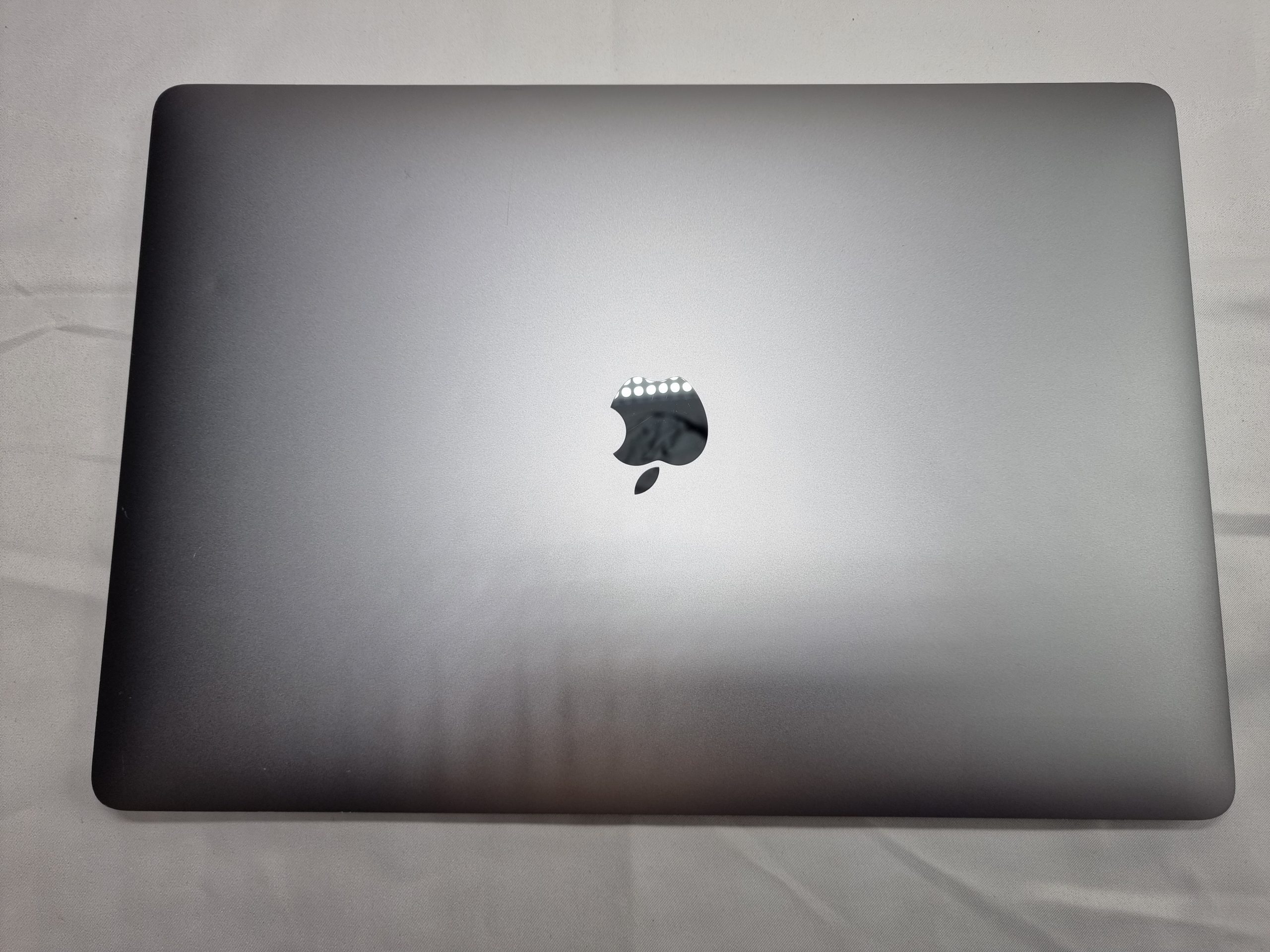 Apple MacBook Pro 15” 2017, TB, Core i7, 16 GB RAM, 256 GB SSD Apple MacBook Pro 15” 2017, TB, Core i7, 16 GB RAM, 256 GB SSD
