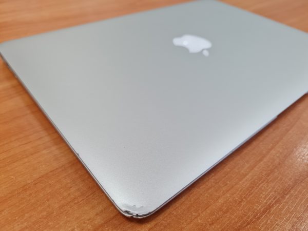 Apple MacBook Air 13” Early 2015, i5, 8 GB RAM, 128 GB SSD