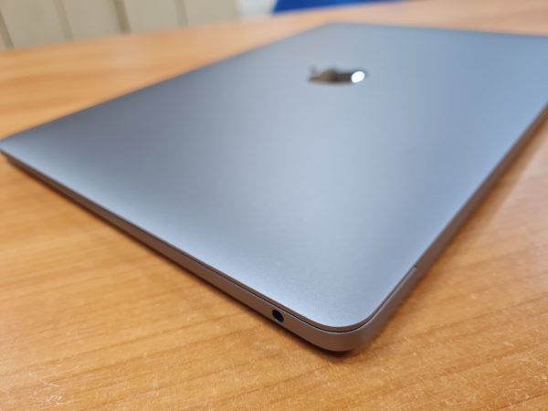Apple MacBook Air 13” 2019, Core i5, 8 GB RAM, 128 GB SSD